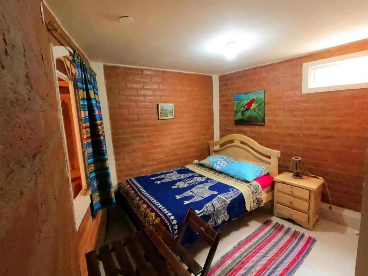 بانيوس Hostal La Casa Amarilla City المظهر الخارجي الصورة