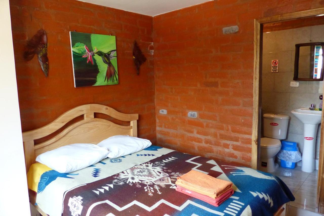 بانيوس Hostal La Casa Amarilla City المظهر الخارجي الصورة