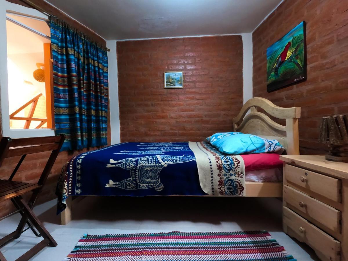 بانيوس Hostal La Casa Amarilla City المظهر الخارجي الصورة