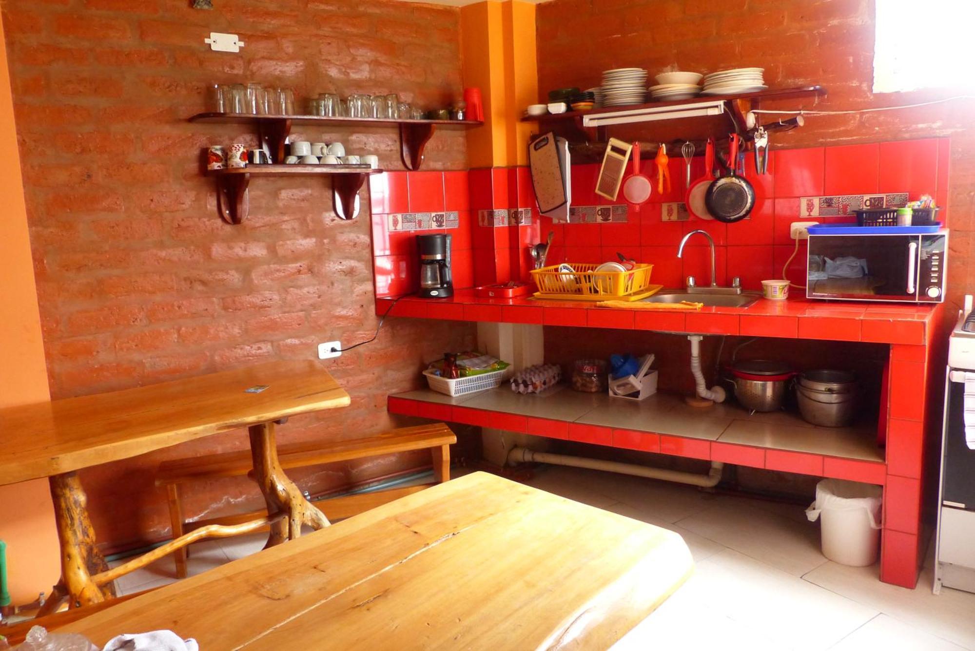 بانيوس Hostal La Casa Amarilla City المظهر الخارجي الصورة