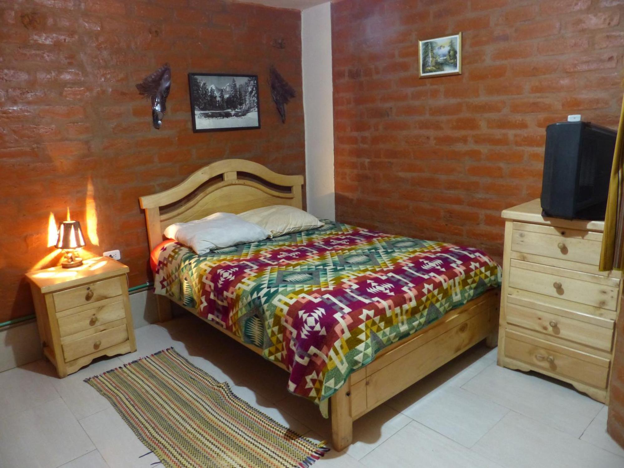 بانيوس Hostal La Casa Amarilla City المظهر الخارجي الصورة