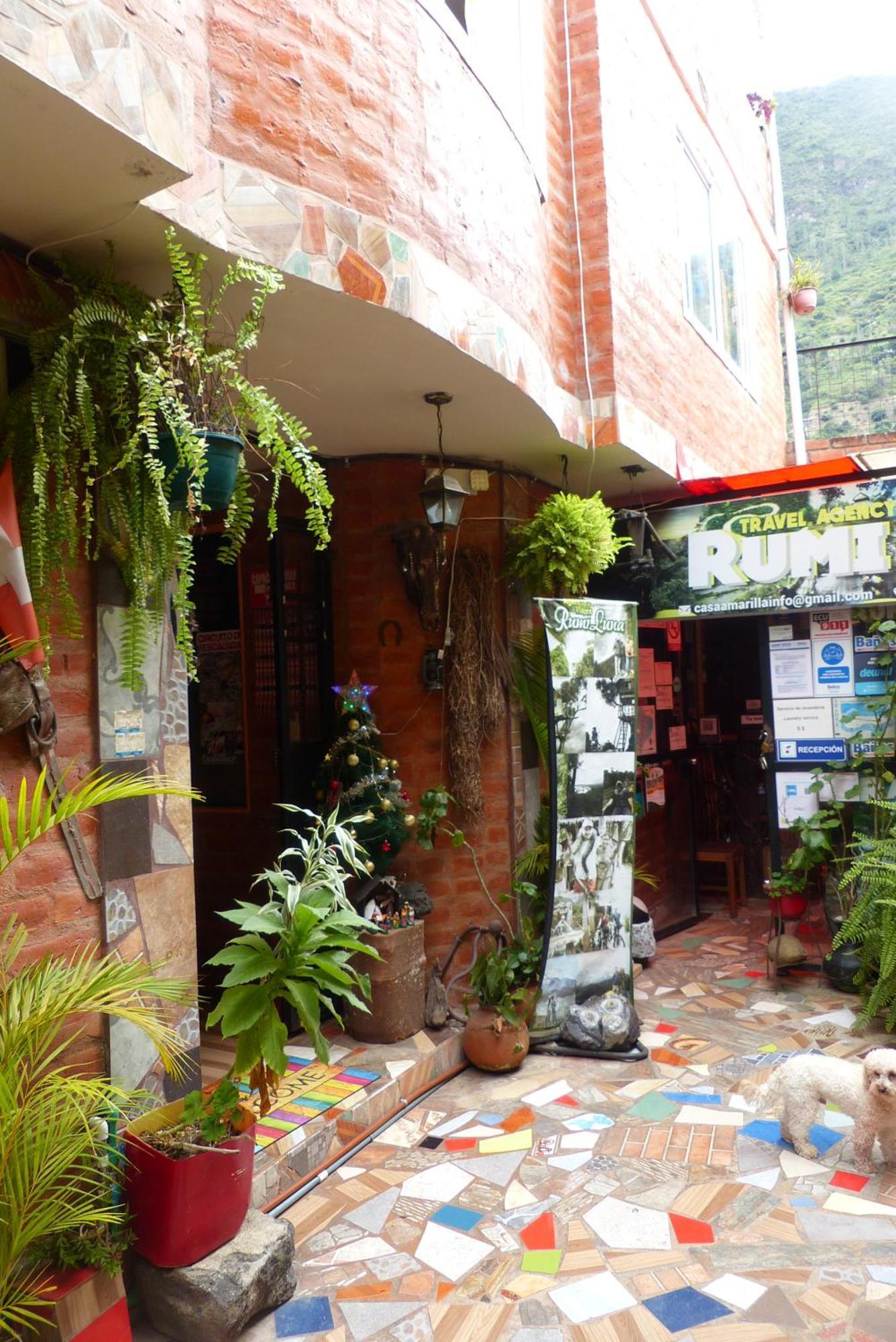 بانيوس Hostal La Casa Amarilla City المظهر الخارجي الصورة