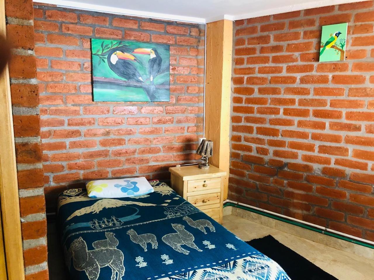 بانيوس Hostal La Casa Amarilla City المظهر الخارجي الصورة