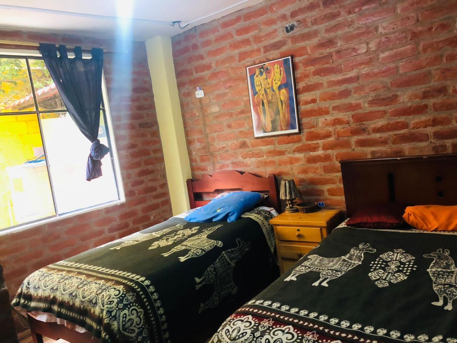 بانيوس Hostal La Casa Amarilla City المظهر الخارجي الصورة