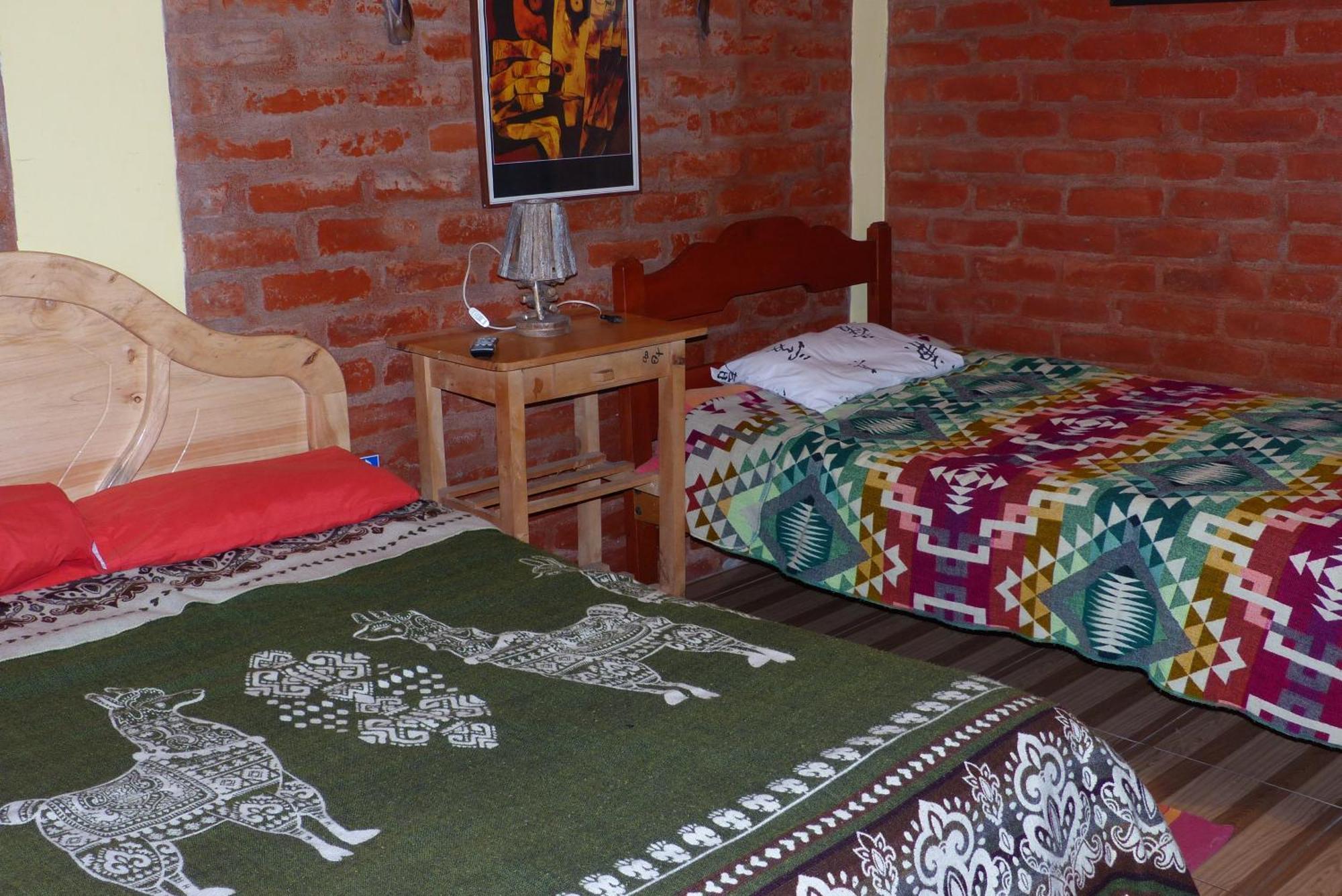 بانيوس Hostal La Casa Amarilla City المظهر الخارجي الصورة