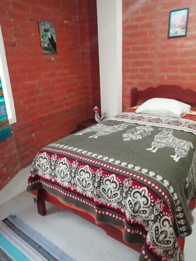 بانيوس Hostal La Casa Amarilla City المظهر الخارجي الصورة