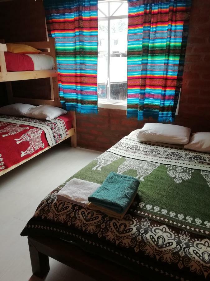 بانيوس Hostal La Casa Amarilla City المظهر الخارجي الصورة