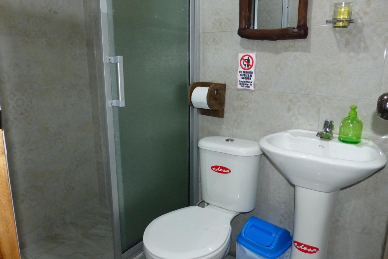 بانيوس Hostal La Casa Amarilla City المظهر الخارجي الصورة
