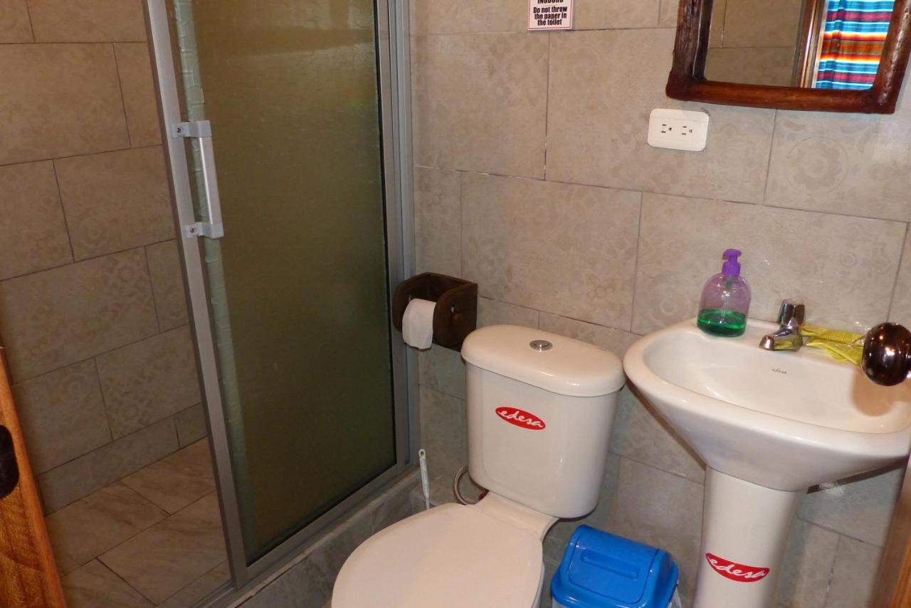 بانيوس Hostal La Casa Amarilla City المظهر الخارجي الصورة