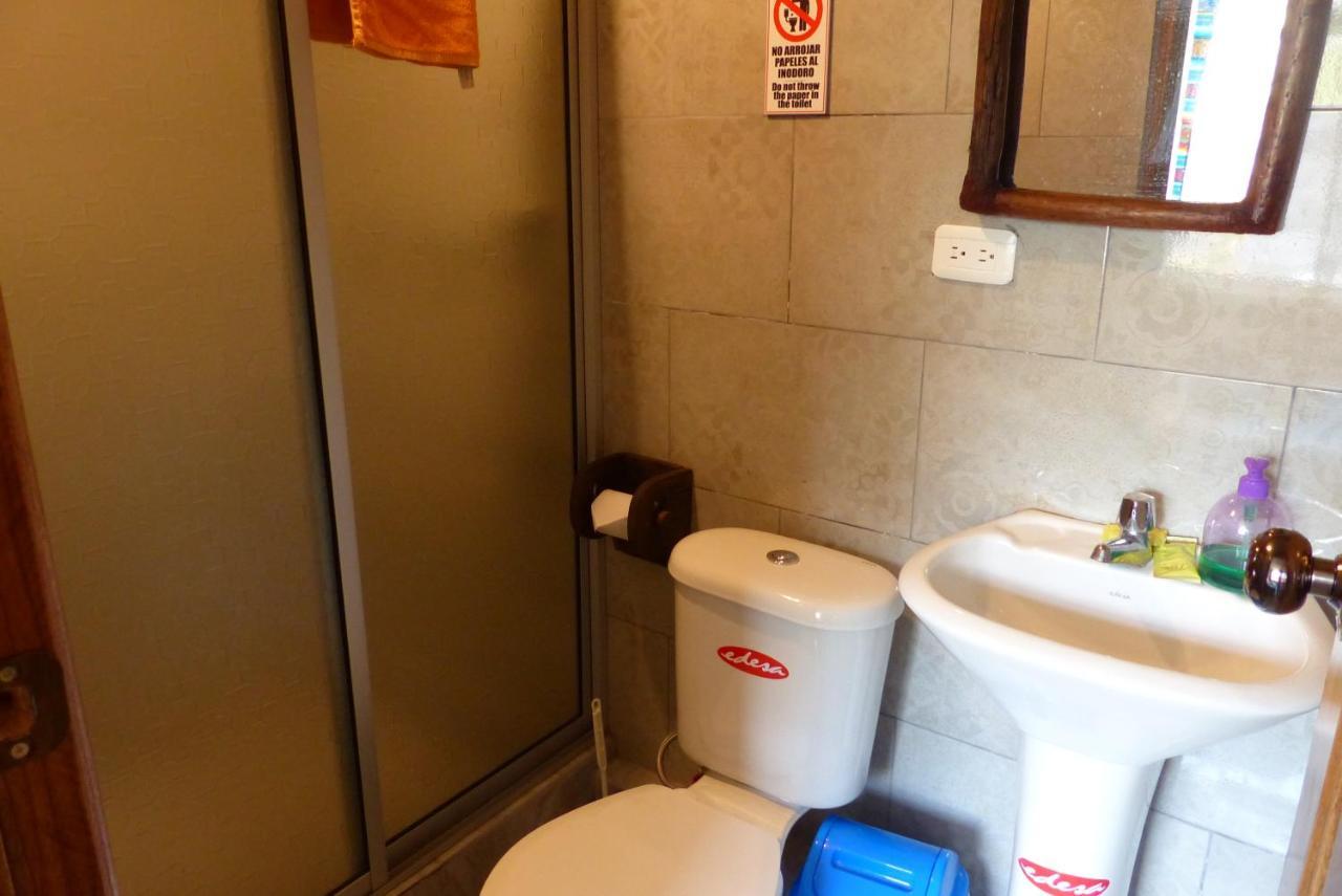 بانيوس Hostal La Casa Amarilla City المظهر الخارجي الصورة