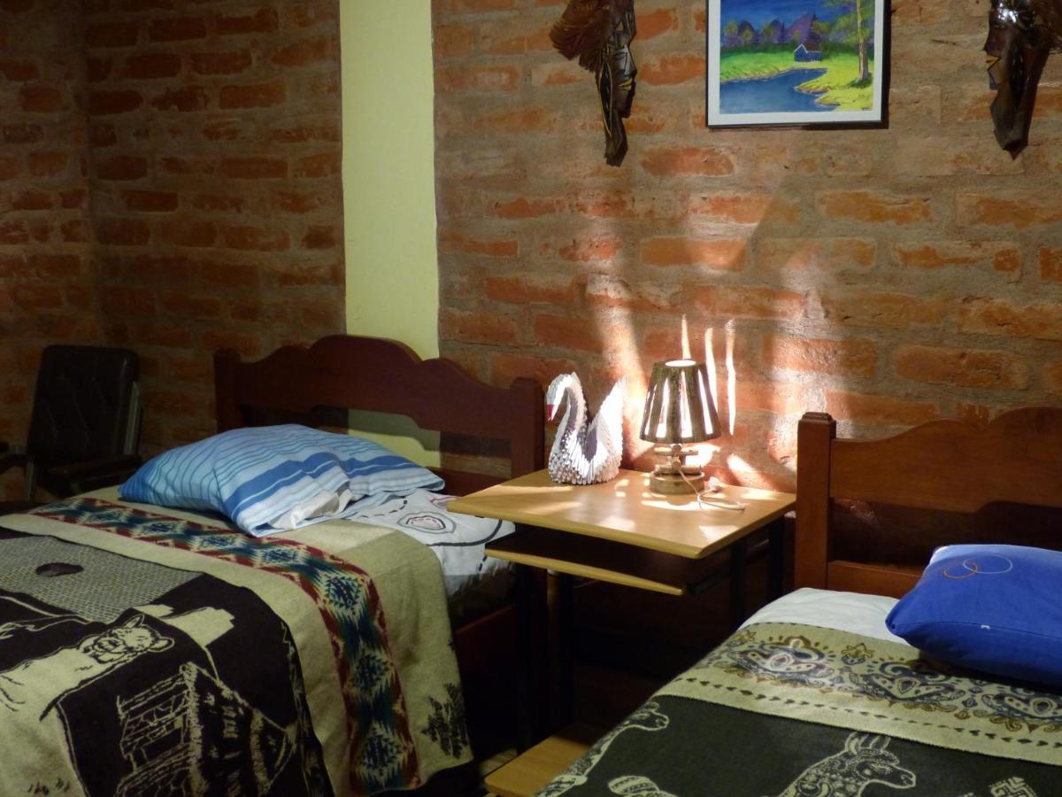بانيوس Hostal La Casa Amarilla City المظهر الخارجي الصورة